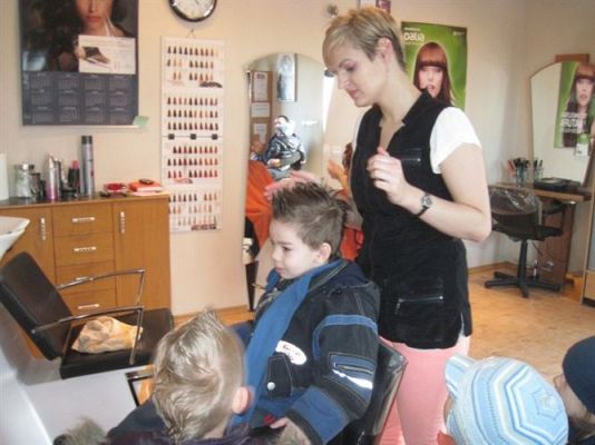 Grafika #13: 07.03.2013 - Maluszki w salonie fryzjerskim w Wicku