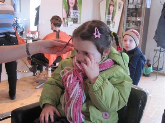 Grafika #16: 07.03.2013 - Maluszki w salonie fryzjerskim w Wicku