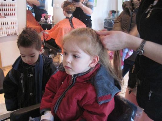 Grafika #19: 07.03.2013 - Maluszki w salonie fryzjerskim w Wicku