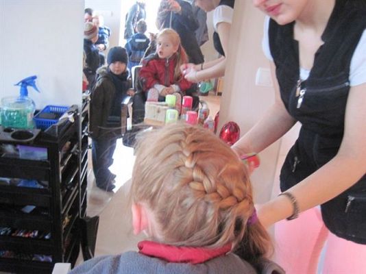 Grafika #21: 07.03.2013 - Maluszki w salonie fryzjerskim w Wicku