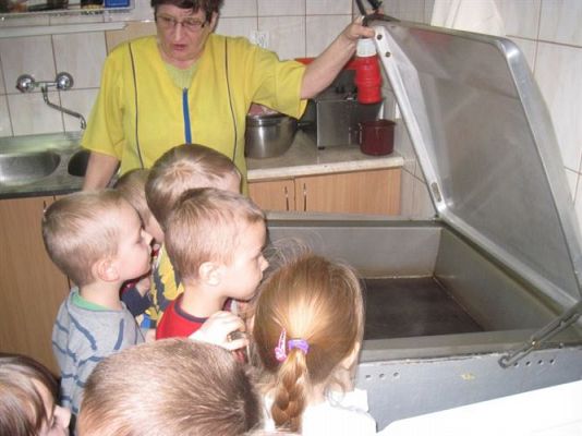 Grafika #3: 26.02.2013 - Maluszki z wizytą w przedszkolnej kuchni