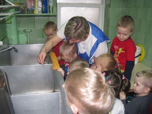 Grafika #5: 26.02.2013 - Maluszki z wizytą w przedszkolnej kuchni