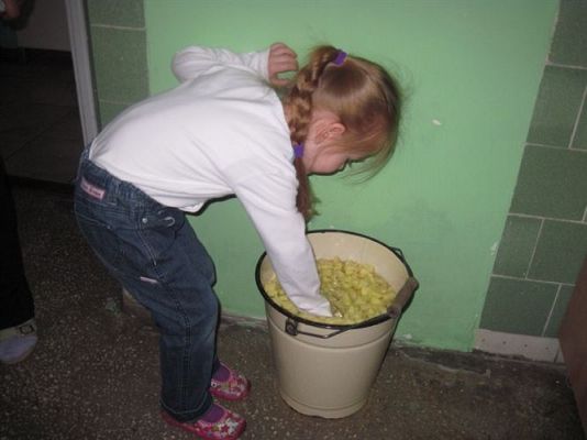 Grafika #6: 26.02.2013 - Maluszki z wizytą w przedszkolnej kuchni