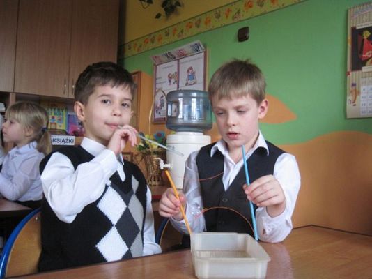 Grafika #13: 08.03.2013 -Klub Odkrywców - zabawa z bańkami mydlanymi