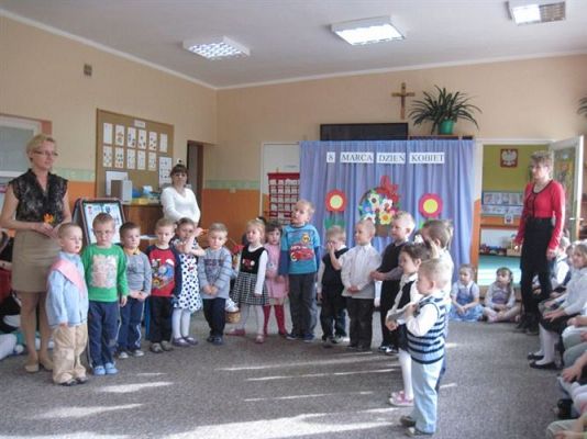 Grafika #9: 08.03.2013 - Dzień Kobiet