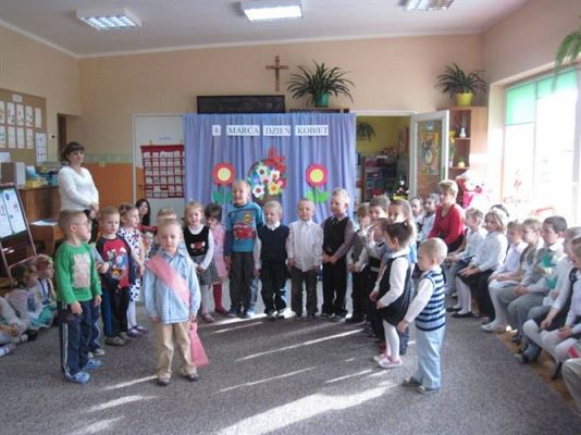 Grafika #10: 08.03.2013 - Dzień Kobiet