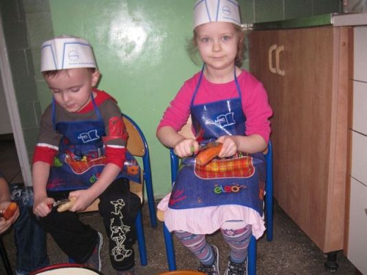 Grafika #2: 04.03.2013 - Średniaki odwiedzają kuchnie i pieką ciasteczka