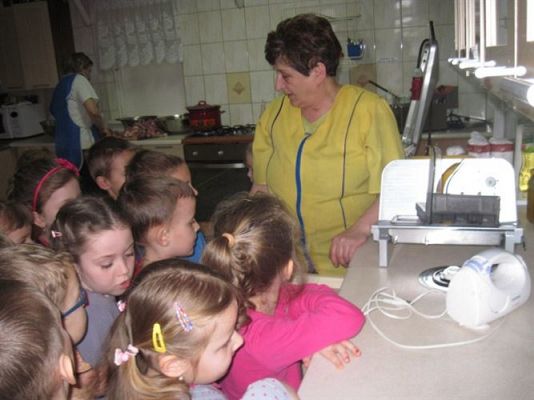 Grafika #4: 04.03.2013 - Średniaki odwiedzają kuchnie i pieką ciasteczka