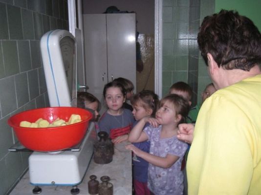 Grafika #8: 04.03.2013 - Średniaki odwiedzają kuchnie i pieką ciasteczka