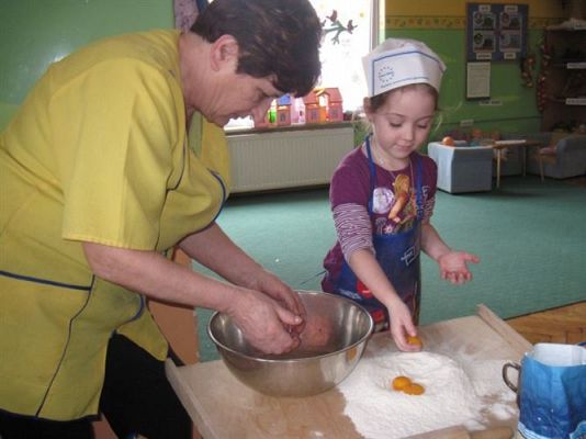 Grafika #15: 04.03.2013 - Średniaki odwiedzają kuchnie i pieką ciasteczka