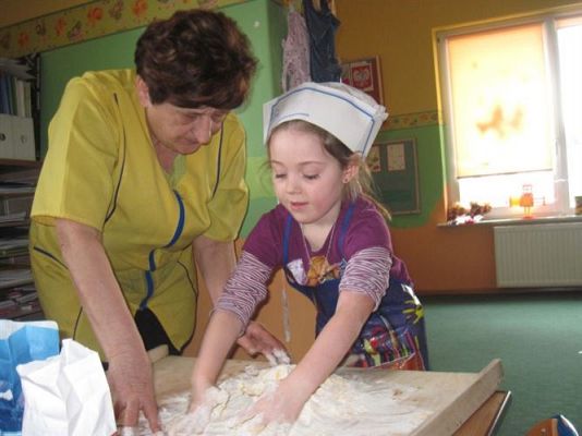 Grafika #19: 04.03.2013 - Średniaki odwiedzają kuchnie i pieką ciasteczka