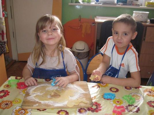 Grafika #21: 04.03.2013 - Średniaki odwiedzają kuchnie i pieką ciasteczka