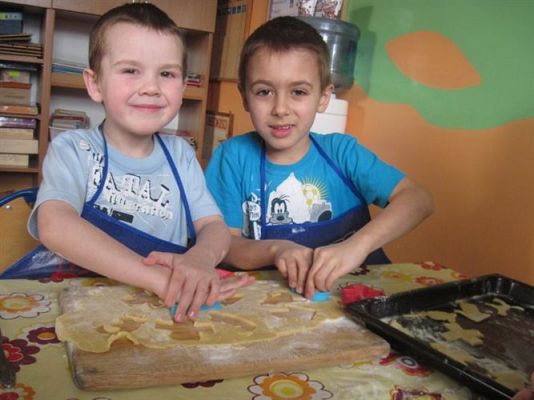 Grafika #28: 04.03.2013 - Średniaki odwiedzają kuchnie i pieką ciasteczka