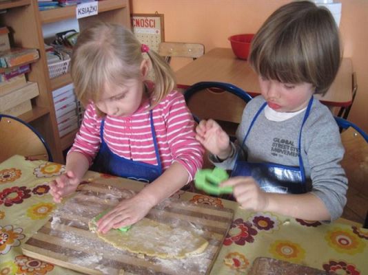 Grafika #29: 04.03.2013 - Średniaki odwiedzają kuchnie i pieką ciasteczka