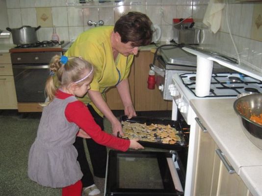 Grafika #34: 04.03.2013 - Średniaki odwiedzają kuchnie i pieką ciasteczka