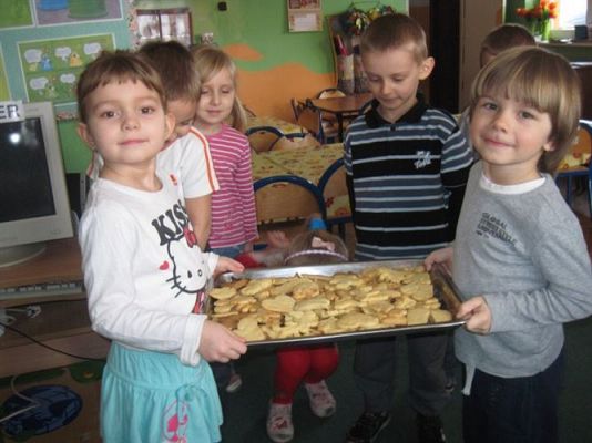 Grafika #37: 04.03.2013 - Średniaki odwiedzają kuchnie i pieką ciasteczka