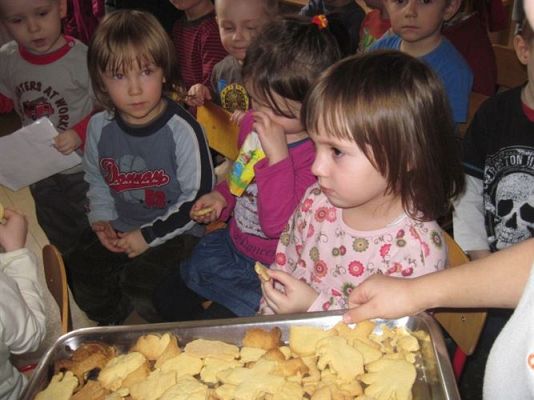 Grafika #38: 04.03.2013 - Średniaki odwiedzają kuchnie i pieką ciasteczka