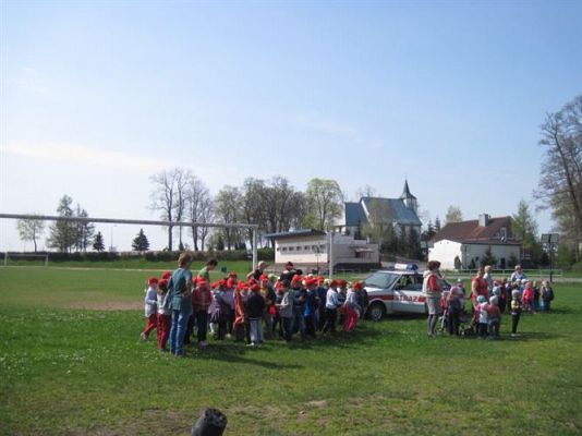 Grafika #9: 07.05.2013 - Spotkanie ze strażakami na stadionie w Charbrowie