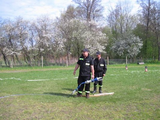 Grafika #16: 07.05.2013 - Spotkanie ze strażakami na stadionie w Charbrowie