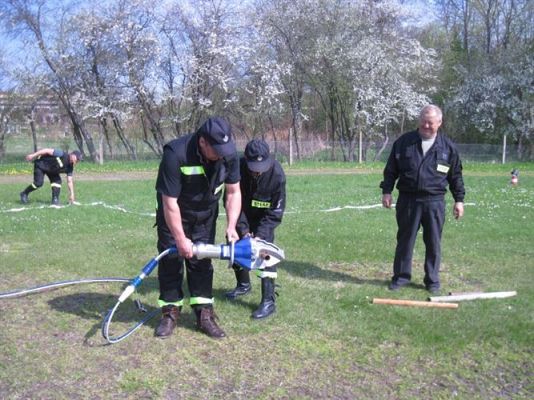 Grafika #18: 07.05.2013 - Spotkanie ze strażakami na stadionie w Charbrowie