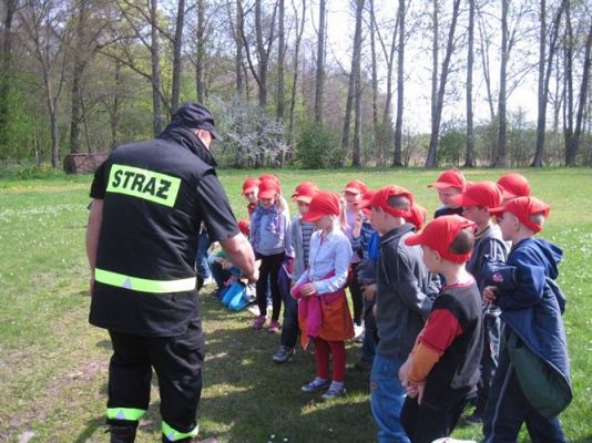 Grafika #19: 07.05.2013 - Spotkanie ze strażakami na stadionie w Charbrowie