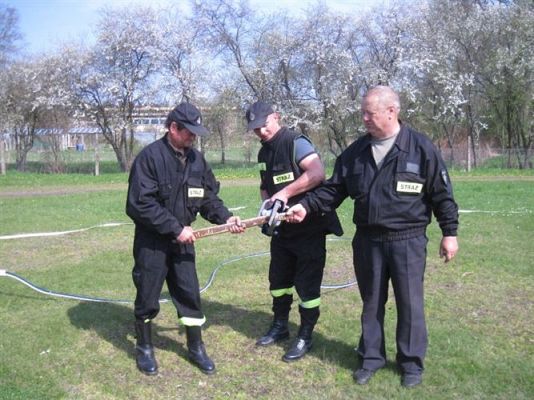 Grafika #21: 07.05.2013 - Spotkanie ze strażakami na stadionie w Charbrowie