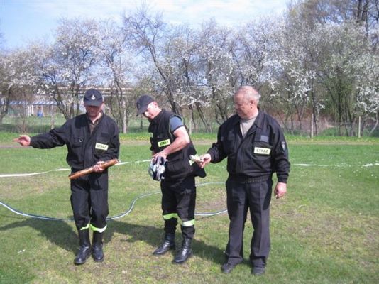 Grafika #22: 07.05.2013 - Spotkanie ze strażakami na stadionie w Charbrowie
