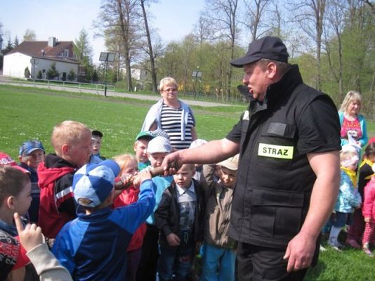 Grafika #23: 07.05.2013 - Spotkanie ze strażakami na stadionie w Charbrowie