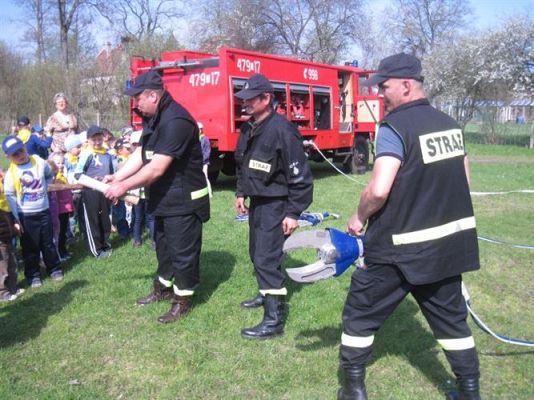 Grafika #27: 07.05.2013 - Spotkanie ze strażakami na stadionie w Charbrowie