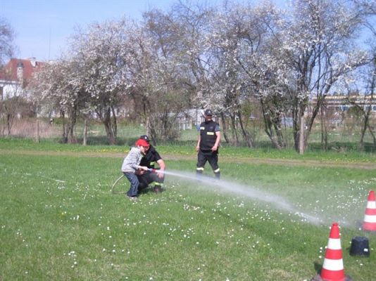 Grafika #37: 07.05.2013 - Spotkanie ze strażakami na stadionie w Charbrowie
