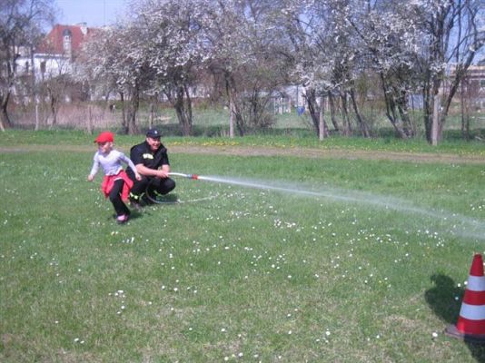 Grafika #40: 07.05.2013 - Spotkanie ze strażakami na stadionie w Charbrowie