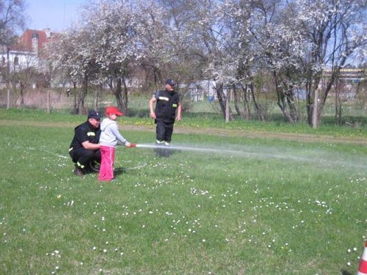 Grafika #41: 07.05.2013 - Spotkanie ze strażakami na stadionie w Charbrowie