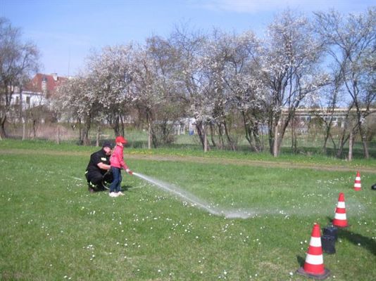 Grafika #43: 07.05.2013 - Spotkanie ze strażakami na stadionie w Charbrowie