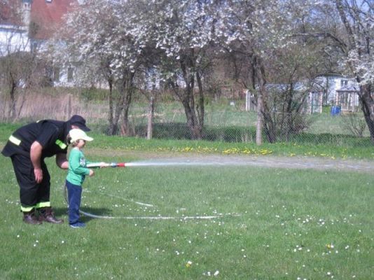 Grafika #49: 07.05.2013 - Spotkanie ze strażakami na stadionie w Charbrowie