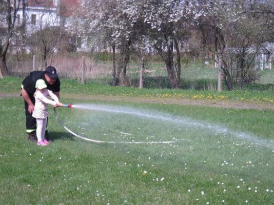 Grafika #51: 07.05.2013 - Spotkanie ze strażakami na stadionie w Charbrowie