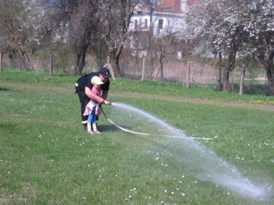 Grafika #52: 07.05.2013 - Spotkanie ze strażakami na stadionie w Charbrowie