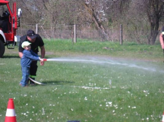 Grafika #53: 07.05.2013 - Spotkanie ze strażakami na stadionie w Charbrowie