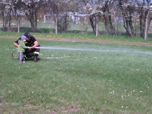 Grafika #63: 07.05.2013 - Spotkanie ze strażakami na stadionie w Charbrowie