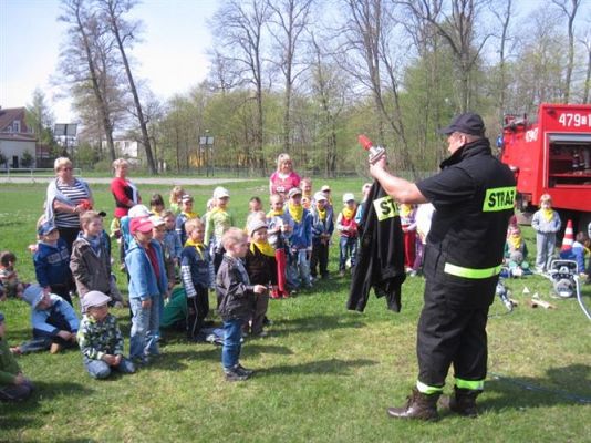 Grafika #67: 07.05.2013 - Spotkanie ze strażakami na stadionie w Charbrowie
