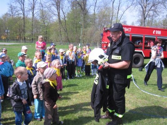 Grafika #68: 07.05.2013 - Spotkanie ze strażakami na stadionie w Charbrowie