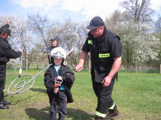Grafika #70: 07.05.2013 - Spotkanie ze strażakami na stadionie w Charbrowie