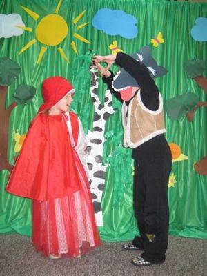 Grafika #2: 26.04.2013 - Przedstawienie teatralne pt."Czerwony Kapturek" w wykonaniu Starszaków