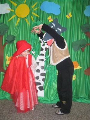 Grafika #3: 26.04.2013 - Przedstawienie teatralne pt."Czerwony Kapturek" w wykonaniu Starszaków