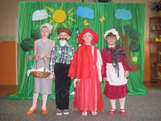 Grafika #5: 26.04.2013 - Przedstawienie teatralne pt."Czerwony Kapturek" w wykonaniu Starszaków
