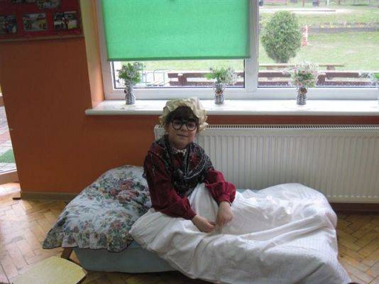 Grafika #9: 26.04.2013 - Przedstawienie teatralne pt."Czerwony Kapturek" w wykonaniu Starszaków