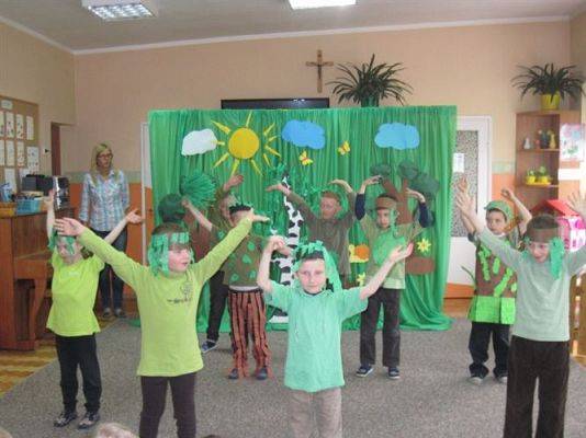 Grafika #17: 26.04.2013 - Przedstawienie teatralne pt."Czerwony Kapturek" w wykonaniu Starszaków