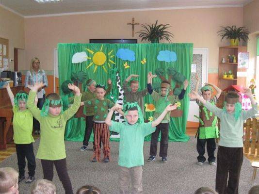 Grafika #18: 26.04.2013 - Przedstawienie teatralne pt."Czerwony Kapturek" w wykonaniu Starszaków