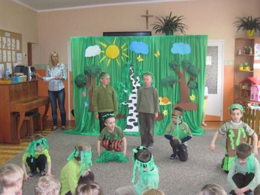 Grafika #19: 26.04.2013 - Przedstawienie teatralne pt."Czerwony Kapturek" w wykonaniu Starszaków