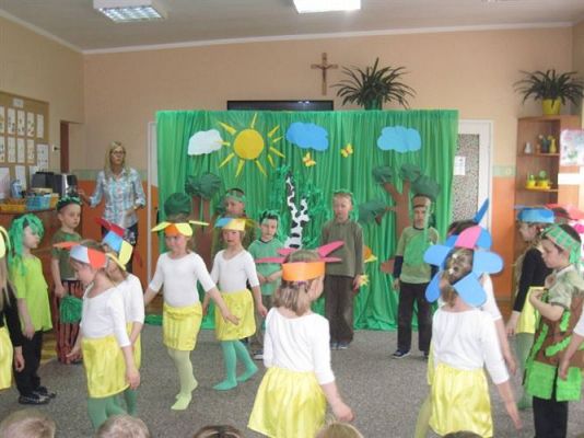 Grafika #20: 26.04.2013 - Przedstawienie teatralne pt."Czerwony Kapturek" w wykonaniu Starszaków