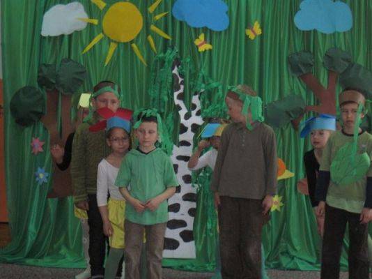 Grafika #21: 26.04.2013 - Przedstawienie teatralne pt."Czerwony Kapturek" w wykonaniu Starszaków